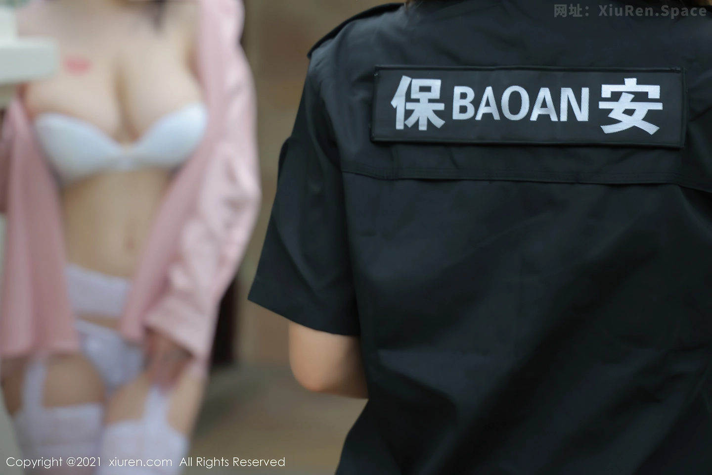 图片[4]-[Xiuren秀人网] 2021.08.13 VOL.3796 情景演绎美七Mi;萌汉药模特合集性感女保安与女秘书制服诱惑写真-秀人网官方网站